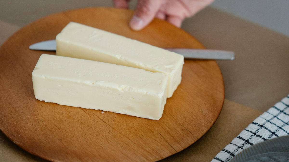 “Her Foot In Her Mouth”: 30 Times Guests Went From Friendly Visitors To Full-Blown Weirdos