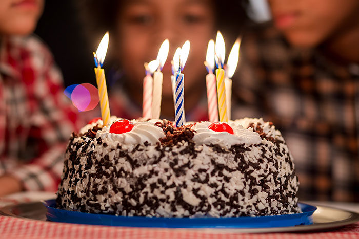 Mom Ruins Friendship With BFF After Expecting Her To Pay Hundreds For Catering At Son’s B-Day Mom Ruins Friendship With BFF After Expecting Her To Pay Hundreds For Catering At Son’s B-Day