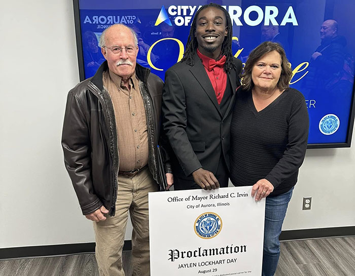 Mailman Saves Stranger’s Life, Their Families End Up Celebrating Thanksgiving Together Mailman Saves Stranger’s Life, Their Families End Up Celebrating Thanksgiving Together