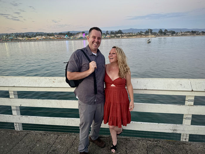 Woman Accidentally Covers Her Situationship In Glitter, It Helps Her Realize He’s Her Boyfriend Woman Accidentally Covers Her Situationship In Glitter, It Helps Her Realize He’s Her Boyfriend