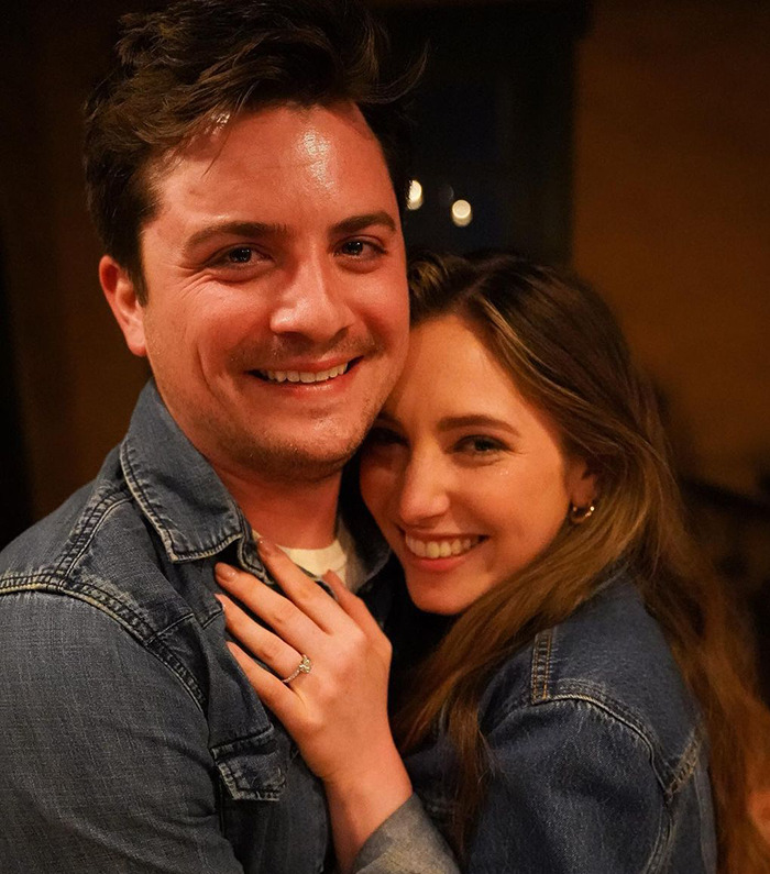 “I Am An Extreme Slob”: Bride Shares “Psycho” Hack To Save Her Wedding Dress From Getting Ruined “I Am An Extreme Slob”: Bride Shares “Psycho” Hack To Save Her Wedding Dress From Getting Ruined