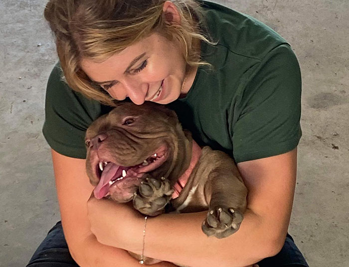 Lovely Pitbull Can’t Stop Hugging Woman Who Gave Him Foster Home, Goes Viral When Pics Spread Online Lovely Pitbull Can’t Stop Hugging Woman Who Gave Him Foster Home, Goes Viral When Pics Spread Online