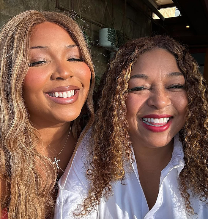 Video Of “Mama Lizzo And Baby Lizzo” Leaves Fans Stunned Over Singer’s Incredible Weight Loss Video Of “Mama Lizzo And Baby Lizzo” Leaves Fans Stunned Over Singer’s Incredible Weight Loss