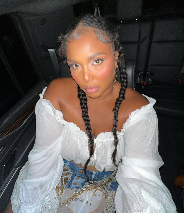 Video Of “Mama Lizzo And Baby Lizzo” Leaves Fans Stunned Over Singer’s Incredible Weight Loss Video Of “Mama Lizzo And Baby Lizzo” Leaves Fans Stunned Over Singer’s Incredible Weight Loss