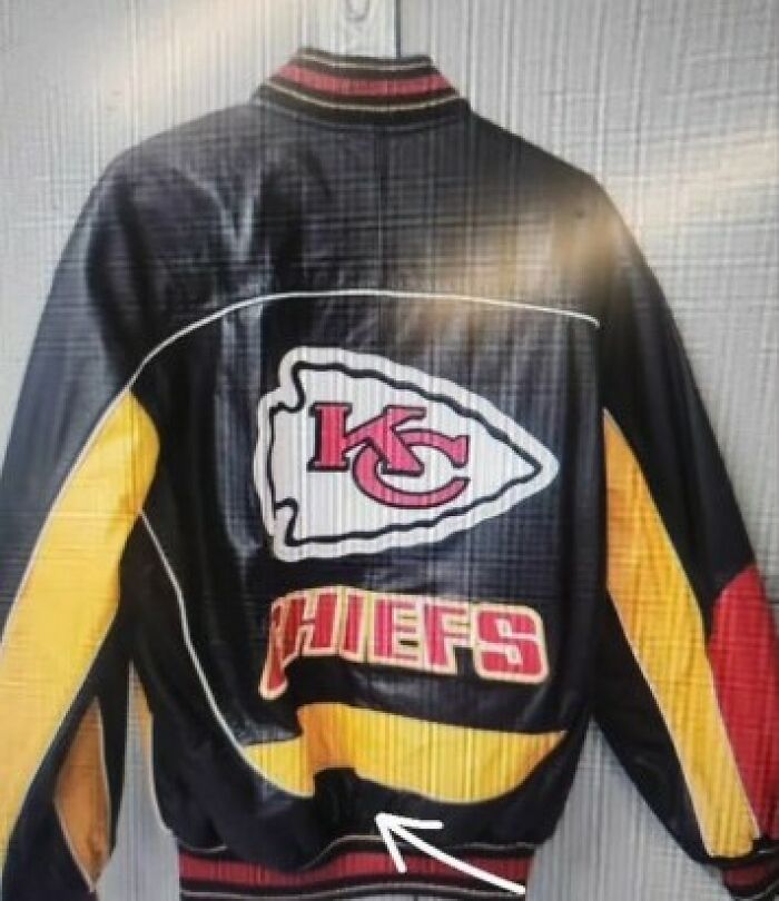 “Insane”: Taylor Swift Fan Discovers Singer Bought Vintage Jacket She Sold Online, Shows Proof “Insane”: Taylor Swift Fan Discovers Singer Bought Vintage Jacket She Sold Online, Shows Proof