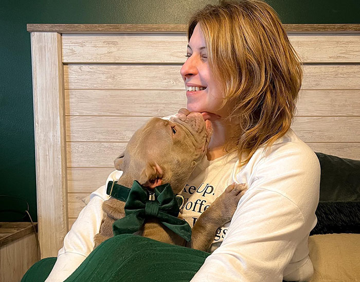 Lovely Pitbull Can’t Stop Hugging Woman Who Gave Him Foster Home, Goes Viral When Pics Spread Online Lovely Pitbull Can’t Stop Hugging Woman Who Gave Him Foster Home, Goes Viral When Pics Spread Online