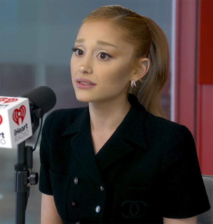 Fans React After Bowen Yang Apologizes To Ariana Grande For SNL Kiss That Left Her “Shaking” Fans React After Bowen Yang Apologizes To Ariana Grande For SNL Kiss That Left Her “Shaking”