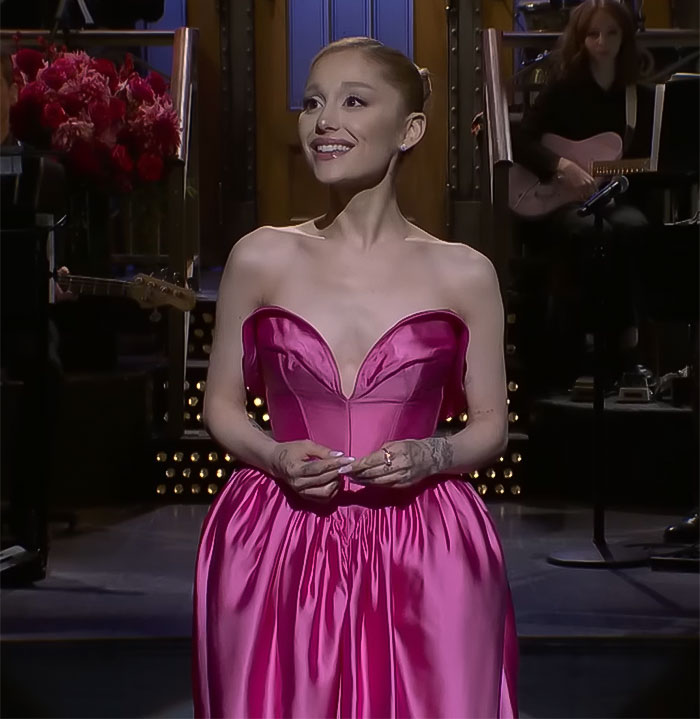 Fans React After Bowen Yang Apologizes To Ariana Grande For SNL Kiss That Left Her “Shaking” Fans React After Bowen Yang Apologizes To Ariana Grande For SNL Kiss That Left Her “Shaking”