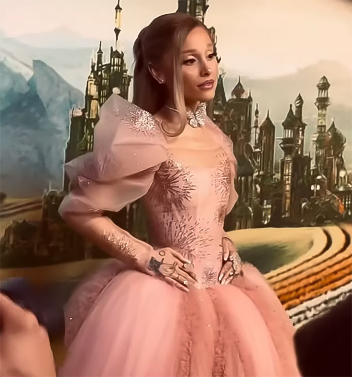 Fans React After Bowen Yang Apologizes To Ariana Grande For SNL Kiss That Left Her “Shaking” Fans React After Bowen Yang Apologizes To Ariana Grande For SNL Kiss That Left Her “Shaking”