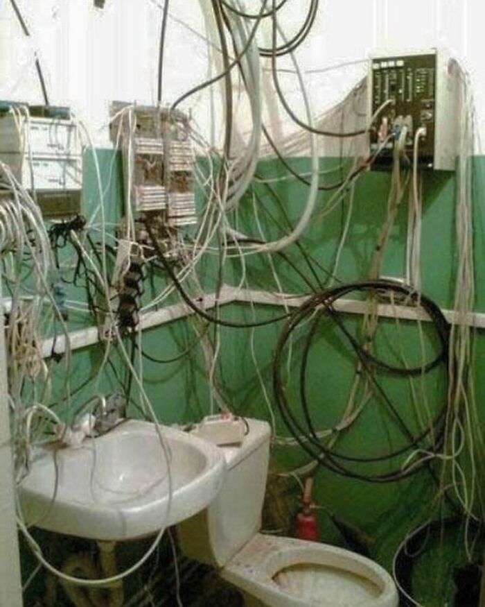 Toilets-With-Threatening-Auras-Pictures