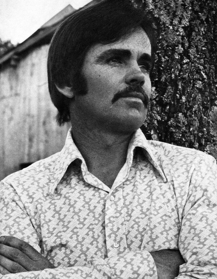 "The Outrage Is Appropriate": Vanity Fair Slammed For Glorifying Author Who "Groomed" 16YO Girl "The Outrage Is Appropriate": Vanity Fair Slammed For Glorifying Author Who "Groomed" 16YO Girl