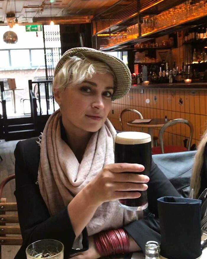 "Alec Baldwin Continues To Increase My Pain": Halyna Hutchins’ Mother Protests ‘Rust’ Premiere "Alec Baldwin Continues To Increase My Pain": Halyna Hutchins’ Mother Protests ‘Rust’ Premiere