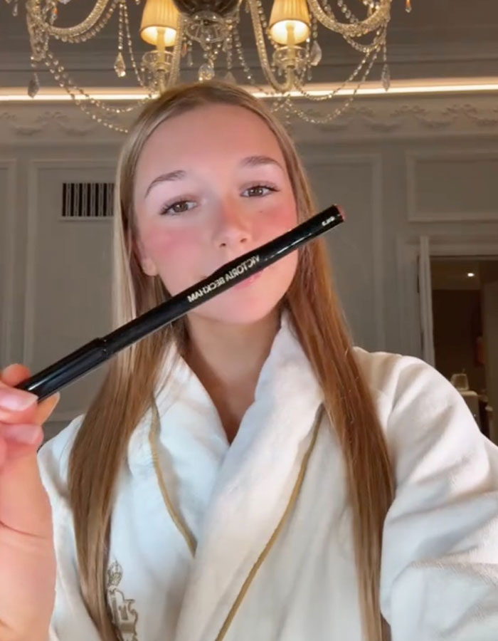 "She Looks Like An Older Woman": People Fume Over David Beckham’s 13YO Daughter’s Makeup Video "She Looks Like An Older Woman": People Fume Over David Beckham’s 13YO Daughter’s Makeup Video