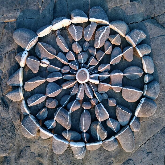 Center Of Being - Beach Pebbles With Natural Quartz Veins Center Of Being - Beach Pebbles With Natural Quartz Veins