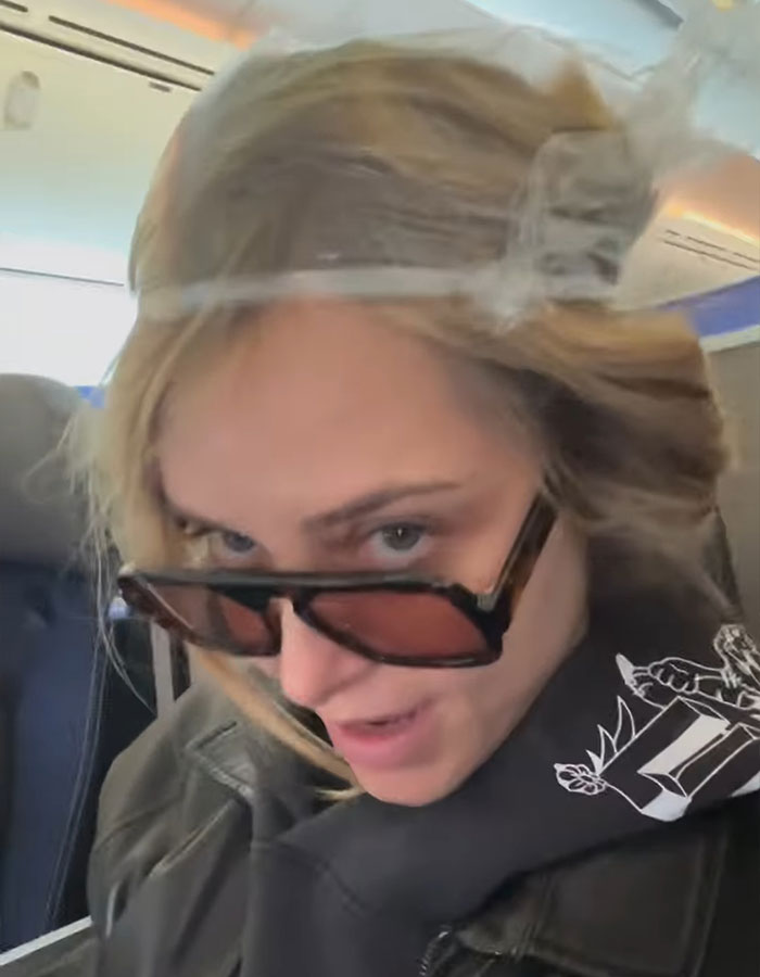 "What Is Wrong With You?": Fans Slam Jenny Mollen After She Got On A Plane With Lice "What Is Wrong With You?": Fans Slam Jenny Mollen After She Got On A Plane With Lice