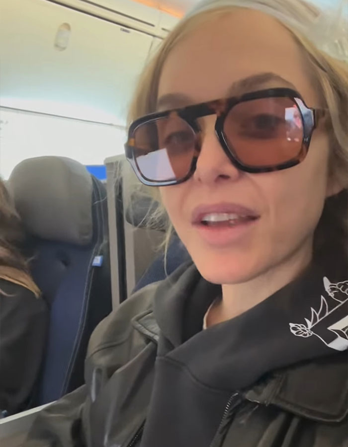 "What Is Wrong With You?": Fans Slam Jenny Mollen After She Got On A Plane With Lice "What Is Wrong With You?": Fans Slam Jenny Mollen After She Got On A Plane With Lice