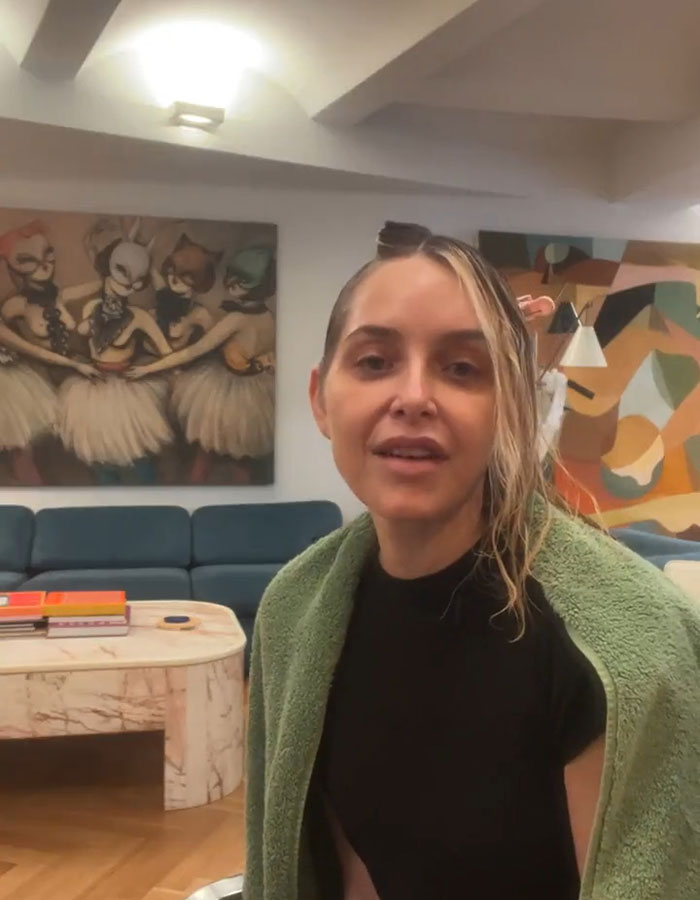 "What Is Wrong With You?": Fans Slam Jenny Mollen After She Got On A Plane With Lice "What Is Wrong With You?": Fans Slam Jenny Mollen After She Got On A Plane With Lice