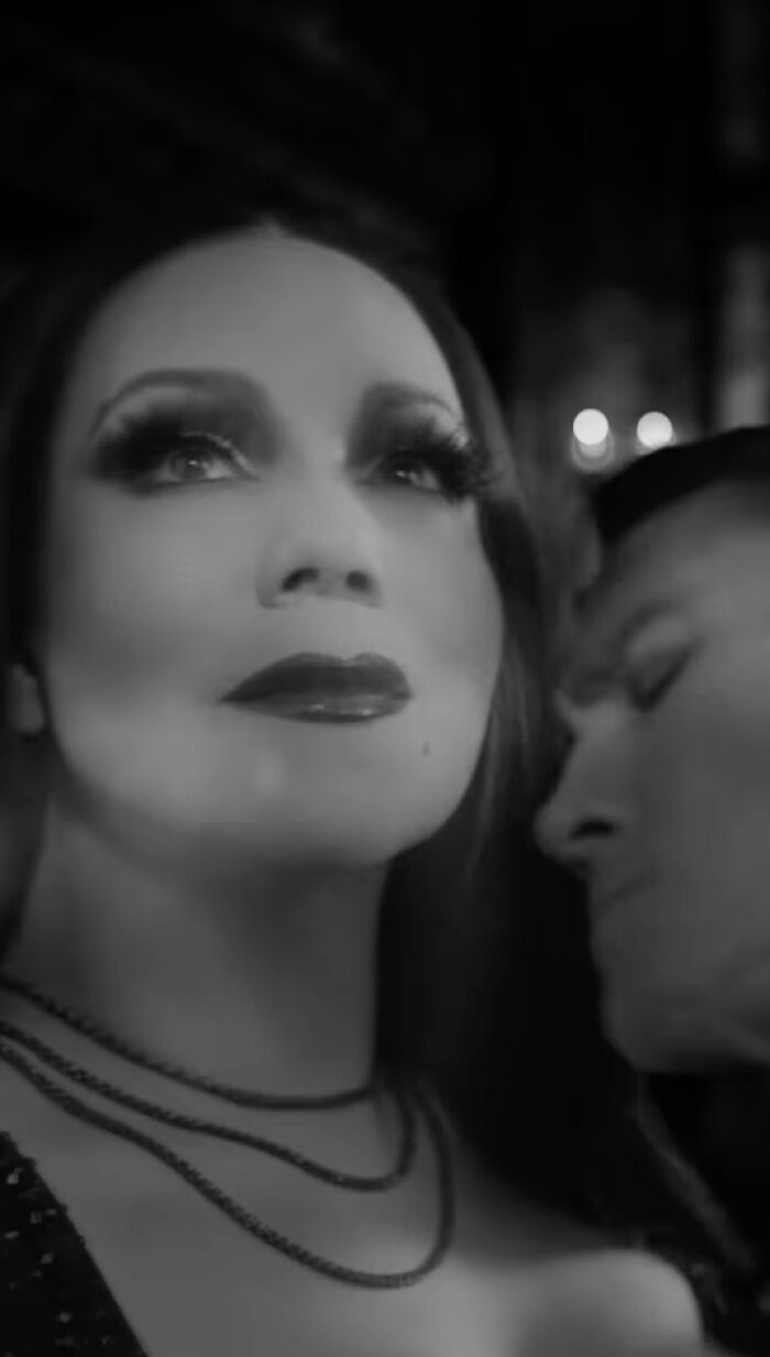 "Queen of Christmas" Mariah Carey Kicks Off Holiday Season With Addams Family-Themed Clip "Queen of Christmas" Mariah Carey Kicks Off Holiday Season With Addams Family-Themed Clip