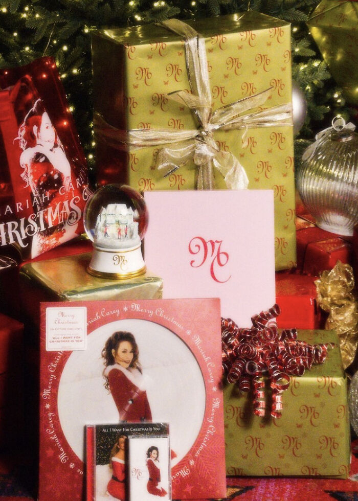 "Queen of Christmas" Mariah Carey Kicks Off Holiday Season With Addams Family-Themed Clip "Queen of Christmas" Mariah Carey Kicks Off Holiday Season With Addams Family-Themed Clip