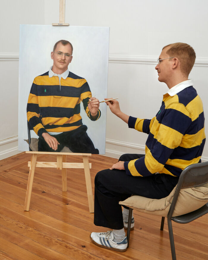 Artist Uses Hyperrealistic Sculptures To Explore Society Through Absurdity Artist Uses Hyperrealistic Sculptures To Explore Society Through Absurdity