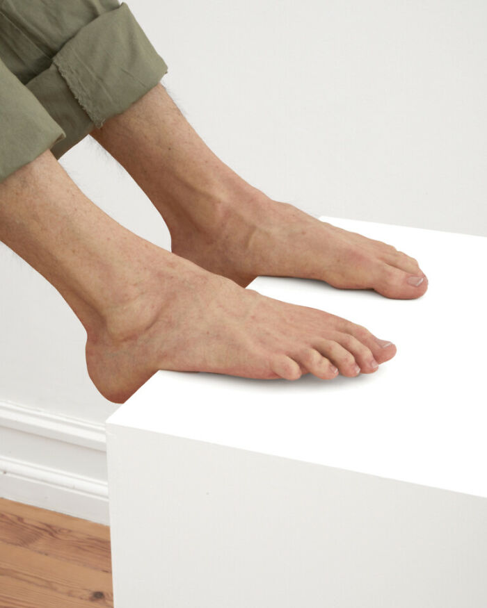 Artist Uses Hyperrealistic Sculptures To Explore Society Through Absurdity Artist Uses Hyperrealistic Sculptures To Explore Society Through Absurdity