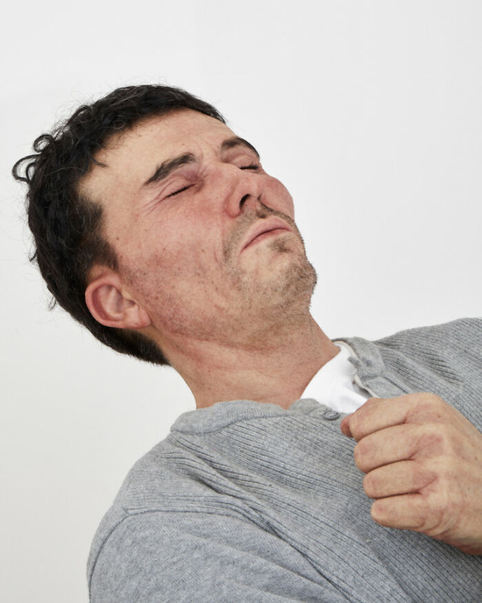 Artist Uses Hyperrealistic Sculptures To Explore Society Through Absurdity Artist Uses Hyperrealistic Sculptures To Explore Society Through Absurdity