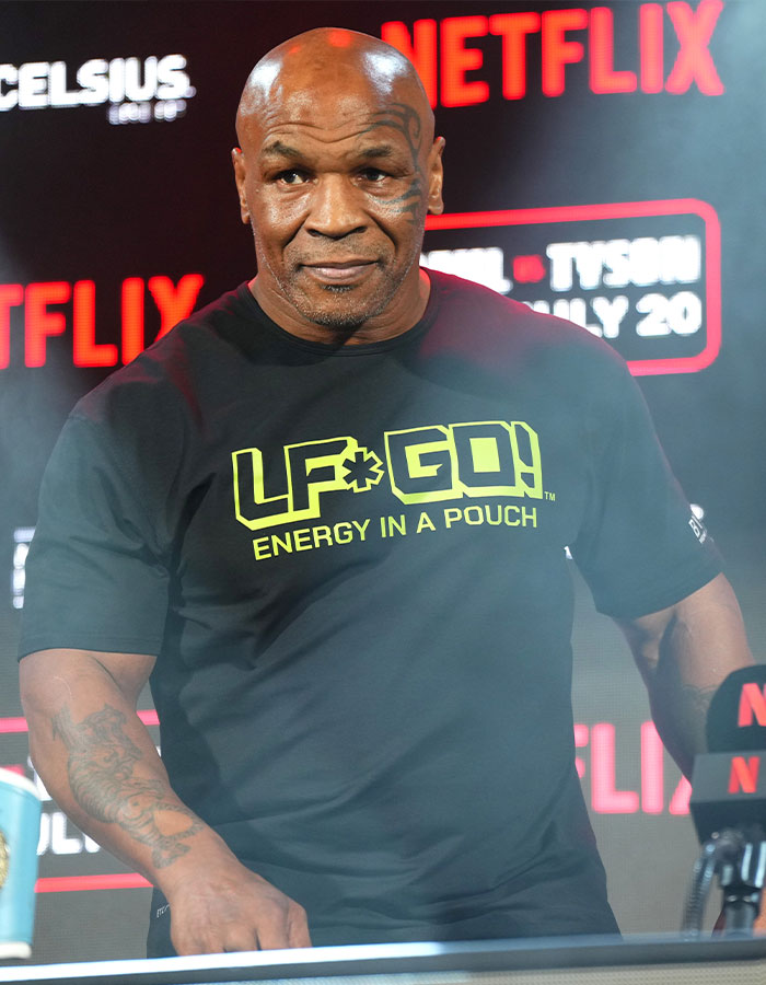 Jake Paul Left Speechless As Netflix Accidentally Shows Mike Tyson’s Bare Backside Before Fight Jake Paul Left Speechless As Netflix Accidentally Shows Mike Tyson’s Bare Backside Before Fight