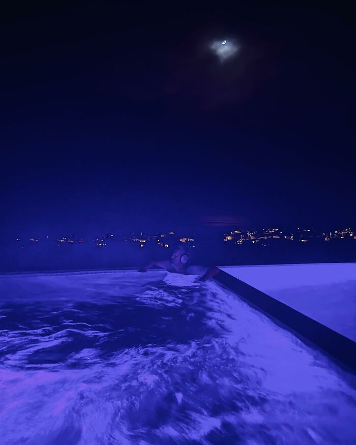 New Owners Of Matthew Perry's Home Slammed For Posing By Pool Where Actor's Body Was Found New Owners Of Matthew Perry's Home Slammed For Posing By Pool Where Actor's Body Was Found