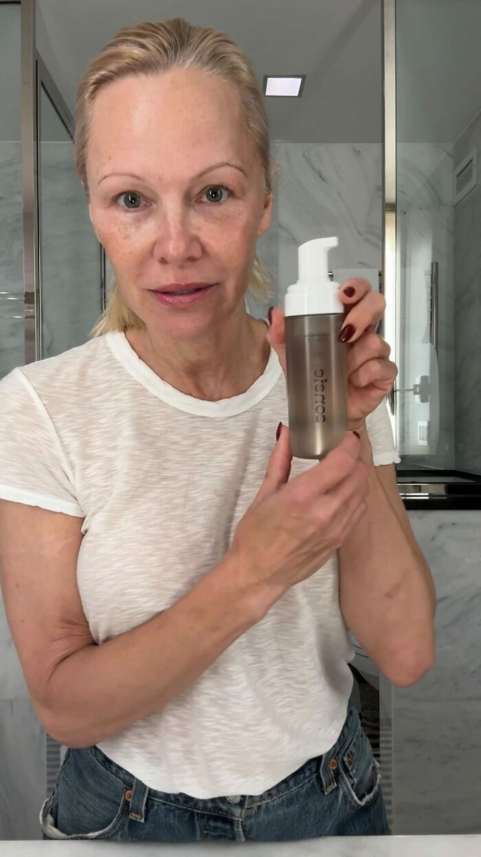 “Why Fillers But No Makeup?”: Pamela Anderson Slammed For Natural Appearance At NYC Screening “Why Fillers But No Makeup?”: Pamela Anderson Slammed For Natural Appearance At NYC Screening