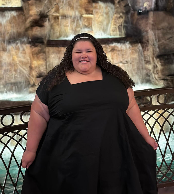 “Nothing In Life Is Free”: Plus-Size Traveler Slammed For Demanding Free Extra Plane Seats “Nothing In Life Is Free”: Plus-Size Traveler Slammed For Demanding Free Extra Plane Seats