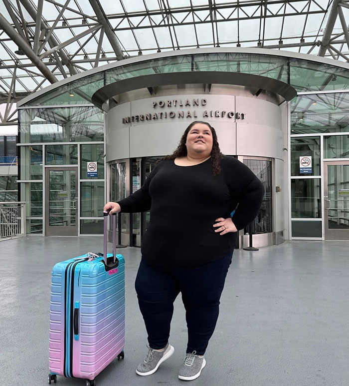 “Nothing In Life Is Free”: Plus-Size Traveler Slammed For Demanding Free Extra Plane Seats “Nothing In Life Is Free”: Plus-Size Traveler Slammed For Demanding Free Extra Plane Seats