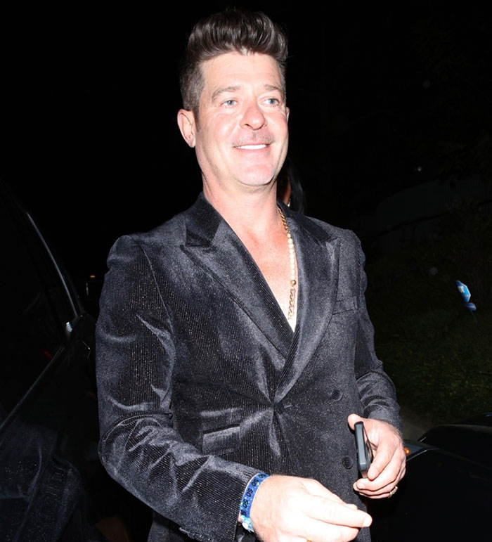 "Brad Pitt Looks So Old": Leonardo DiCaprio’s Star-Studded 50th Birthday Party Stuns Fans "Brad Pitt Looks So Old": Leonardo DiCaprio’s Star-Studded 50th Birthday Party Stuns Fans