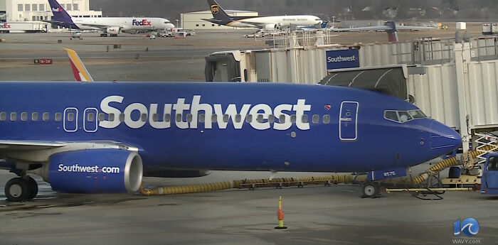 "Offensive": Father Traveling With Teen Daughter Mistaken For Human Trafficker By Cabin Crew "Offensive": Father Traveling With Teen Daughter Mistaken For Human Trafficker By Cabin Crew