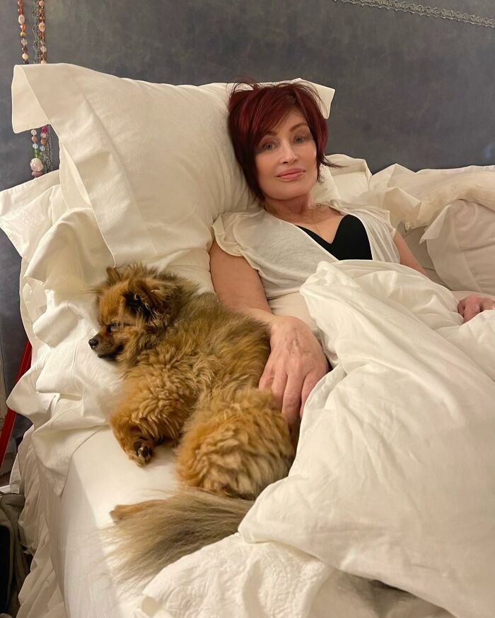 “Can’t She Just Leave Her Face Alone?”: Sharon Osbourne Looks Unrecognizable During Outing “Can’t She Just Leave Her Face Alone?”: Sharon Osbourne Looks Unrecognizable During Outing