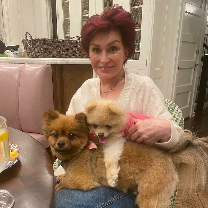 “Can’t She Just Leave Her Face Alone?”: Sharon Osbourne Looks Unrecognizable During Outing “Can’t She Just Leave Her Face Alone?”: Sharon Osbourne Looks Unrecognizable During Outing