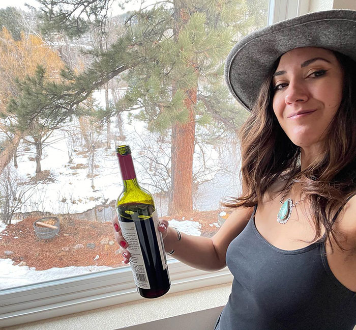 "Imagine The Noise": Woman Buys Dream House Only For Strangers To Turn It Into Tourist Spot "Imagine The Noise": Woman Buys Dream House Only For Strangers To Turn It Into Tourist Spot