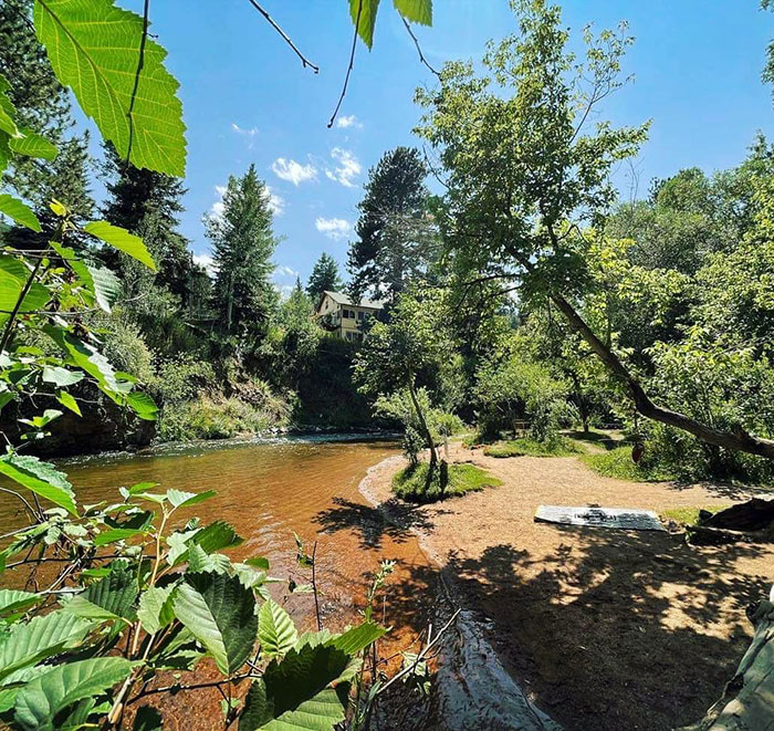 "Imagine The Noise": Woman Buys Dream House Only For Strangers To Turn It Into Tourist Spot "Imagine The Noise": Woman Buys Dream House Only For Strangers To Turn It Into Tourist Spot