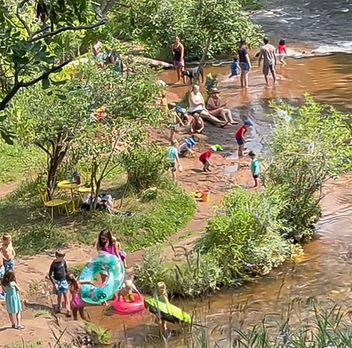 "Imagine The Noise": Woman Buys Dream House Only For Strangers To Turn It Into Tourist Spot "Imagine The Noise": Woman Buys Dream House Only For Strangers To Turn It Into Tourist Spot