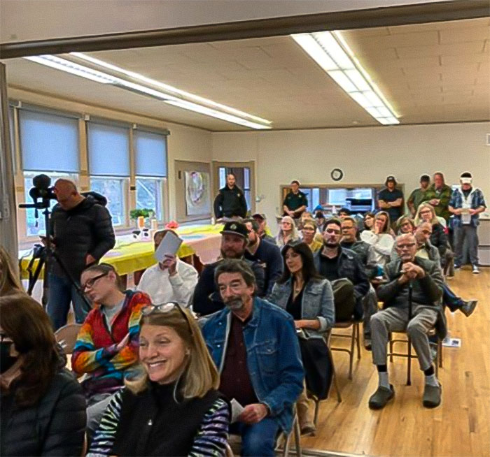 "Imagine The Noise": Woman Buys Dream House Only For Strangers To Turn It Into Tourist Spot "Imagine The Noise": Woman Buys Dream House Only For Strangers To Turn It Into Tourist Spot