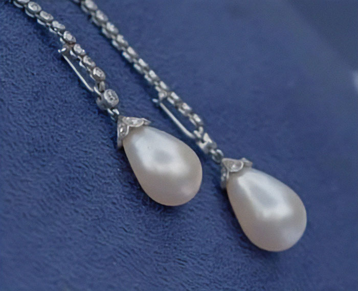 Antiques Roadshow Guest In Tears As She Learns Value Of Grandma’s Jewelry: “Took My Breath Away” Antiques Roadshow Guest In Tears As She Learns Value Of Grandma’s Jewelry: “Took My Breath Away”