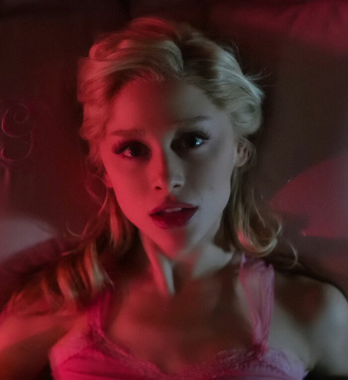 ‘Wicked’ Fans Rip Ariana Grande’s “Distracting” Makeup Malfunction: “They Were So Bad” ‘Wicked’ Fans Rip Ariana Grande’s “Distracting” Makeup Malfunction: “They Were So Bad”