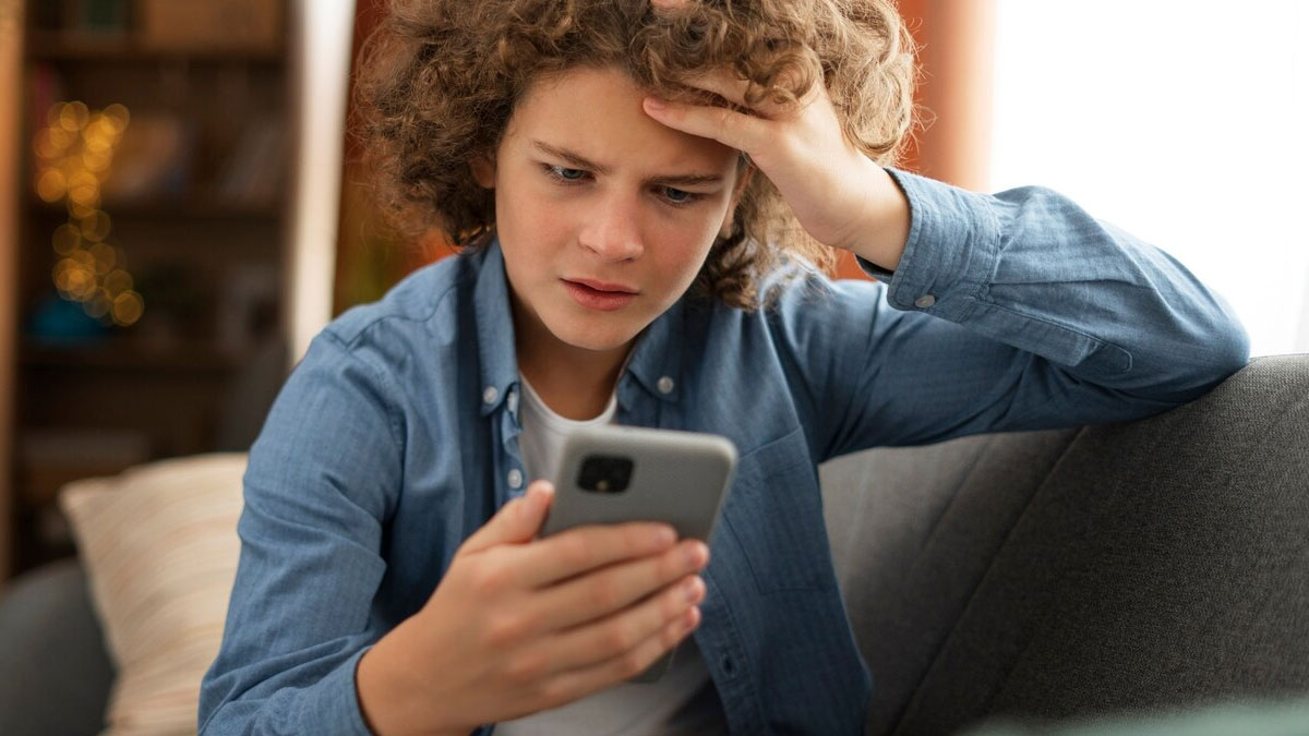 50 Awkward Text Messages That Got Screenshotted For The World To See