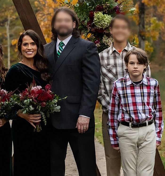 Mom Arrested For Letting 10-Year-Old Son Walk Alone, Community Raises Over $55k To Help Her Mom Arrested For Letting 10-Year-Old Son Walk Alone, Community Raises Over $55k To Help Her