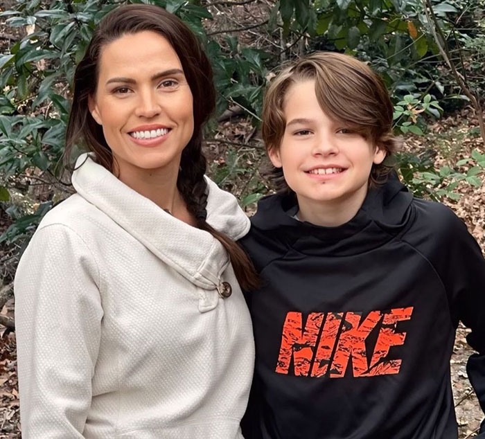 Mom Arrested For Letting 10-Year-Old Son Walk Alone, Community Raises Over $55k To Help Her Mom Arrested For Letting 10-Year-Old Son Walk Alone, Community Raises Over $55k To Help Her