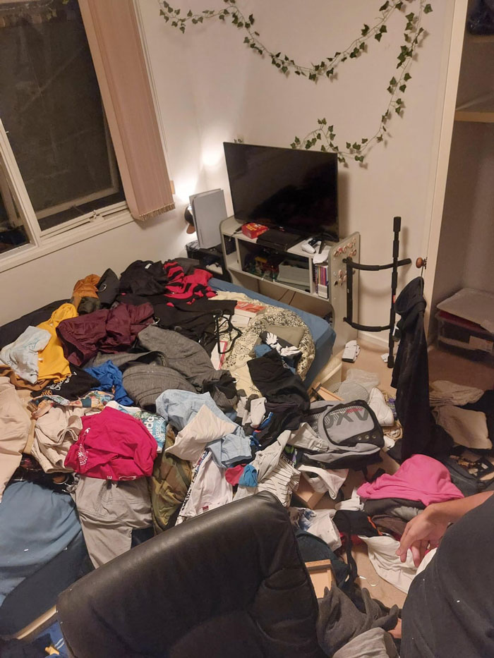 Room in chaos with clothes strewn everywhere after a 20-year-old's parents entered due to lost keys. Room in chaos with clothes strewn everywhere after a 20-year-old's parents entered due to lost keys.