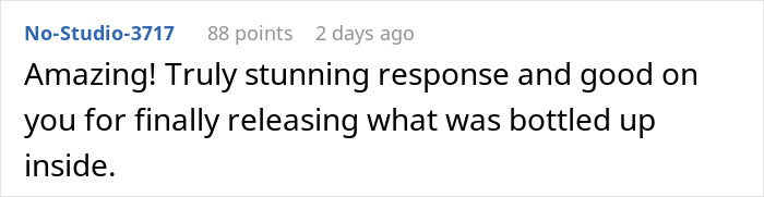 Woman Brings Out Her Husband's Ashes And Bursts Into Tears After Rude Guy's Demands Woman Brings Out Her Husband's Ashes And Bursts Into Tears After Rude Guy's Demands
