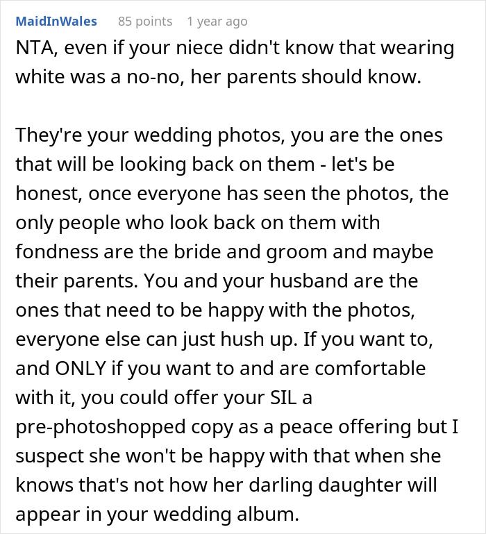 “My Niece Was Ugly”: Teen Wears White To Aunt’s Wedding, Ends Up Photoshopped In The Pictures “My Niece Was Ugly”: Teen Wears White To Aunt’s Wedding, Ends Up Photoshopped In The Pictures