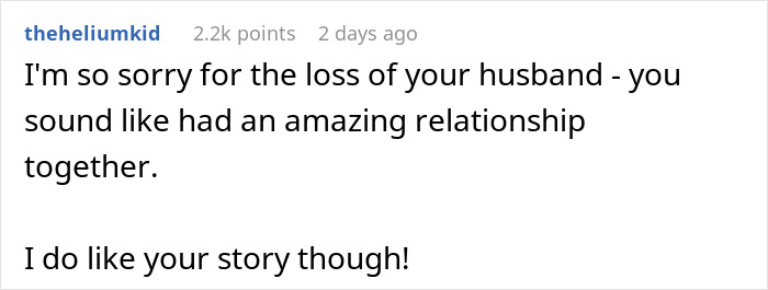Woman Brings Out Her Husband's Ashes And Bursts Into Tears After Rude Guy's Demands Woman Brings Out Her Husband's Ashes And Bursts Into Tears After Rude Guy's Demands