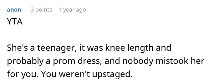 “My Niece Was Ugly”: Teen Wears White To Aunt’s Wedding, Ends Up Photoshopped In The Pictures “My Niece Was Ugly”: Teen Wears White To Aunt’s Wedding, Ends Up Photoshopped In The Pictures