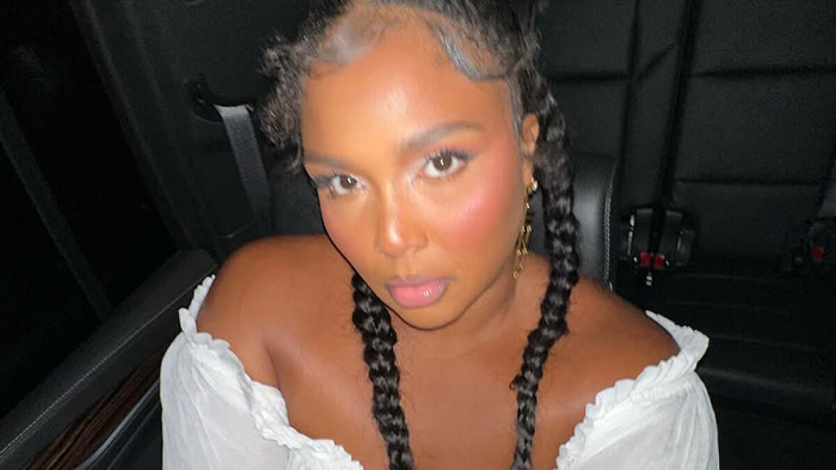 Video Of “Mama Lizzo And Baby Lizzo” Leaves Fans Stunned Over Singer’s Incredible Weight Loss